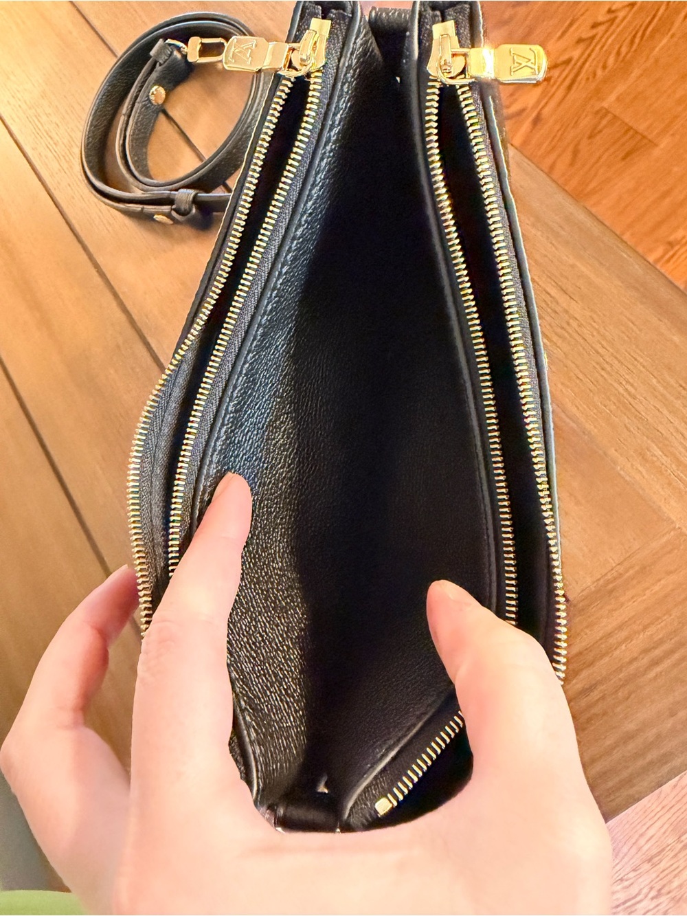 Louis Vuitton Pochette Liv - black empreinte - Picture 8 of 12